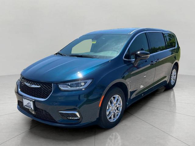 2025 Chrysler Pacifica Vehicle Photo in Kaukauna, WI 54130