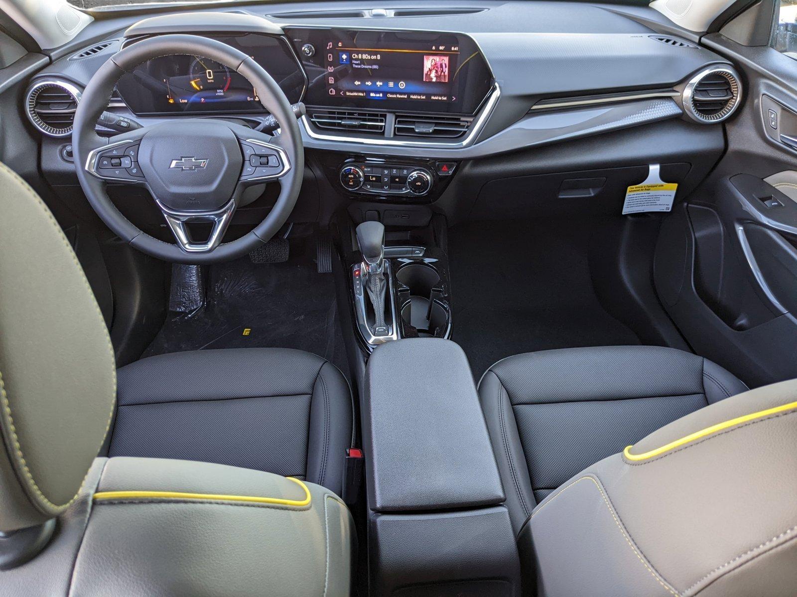 2025 Chevrolet Trax Vehicle Photo in VALENCIA, CA 91355-1705