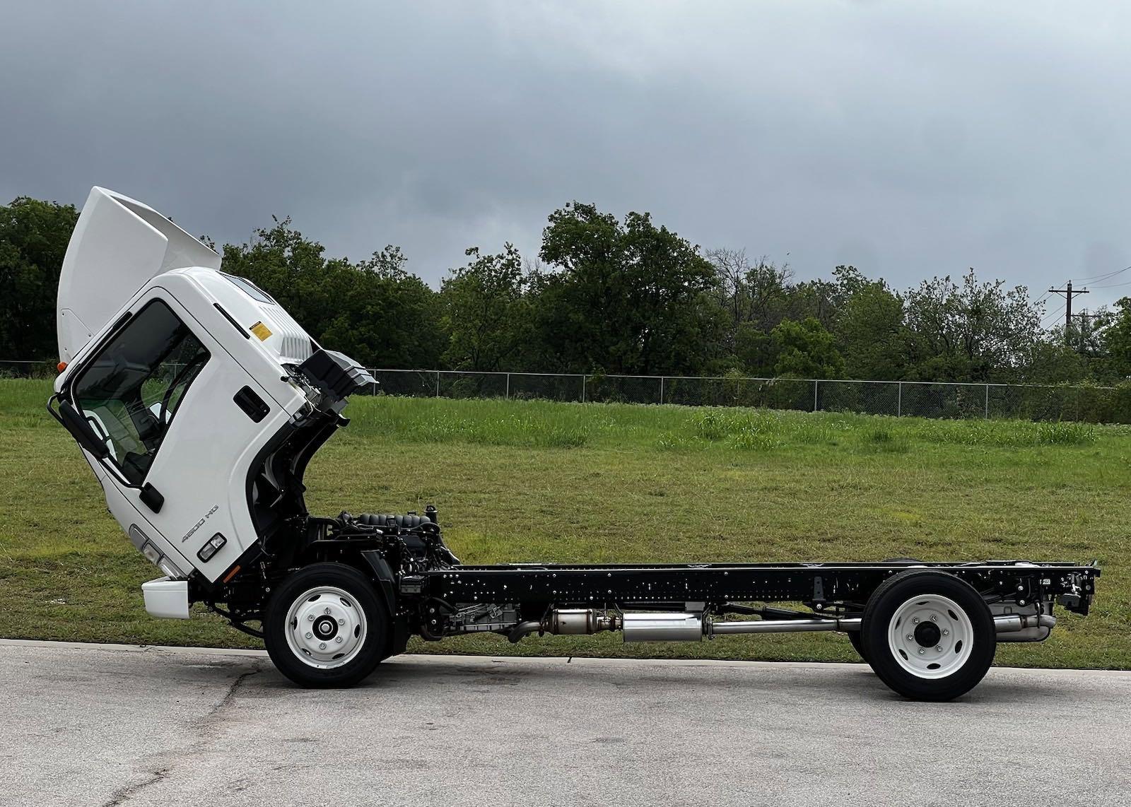 2025 Chevrolet Low Cab Forward 4500 Vehicle Photo in GEORGETOWN, TX 78626-7508