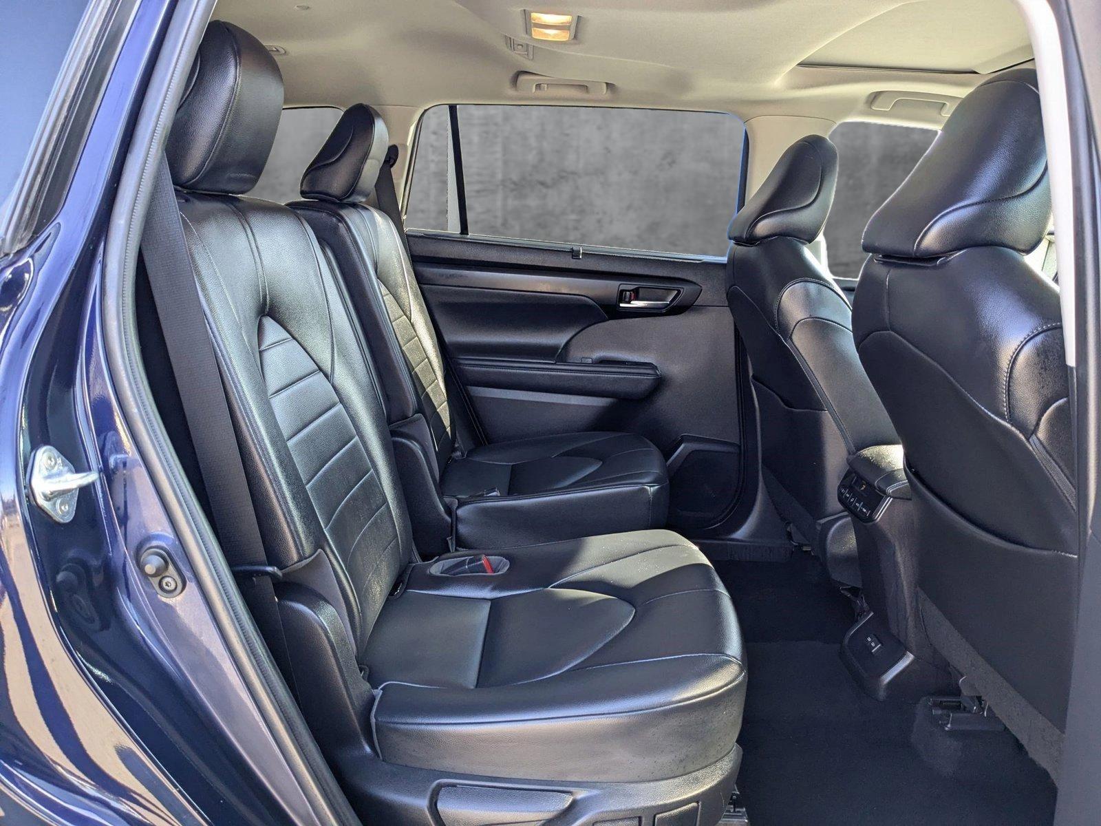 2022 Toyota Highlander Vehicle Photo in Spokane Valley, WA 99212