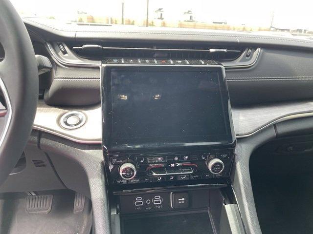 2023 Jeep Grand Cherokee 4xe Vehicle Photo in Philadelphia, PA 19116