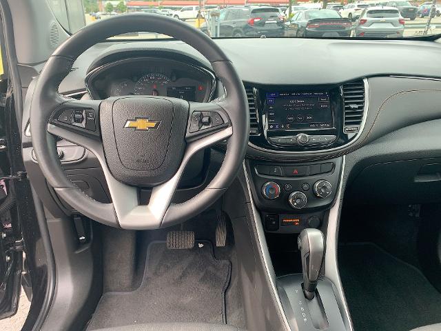 2022 Chevrolet Trax Vehicle Photo in MOON TOWNSHIP, PA 15108-2571