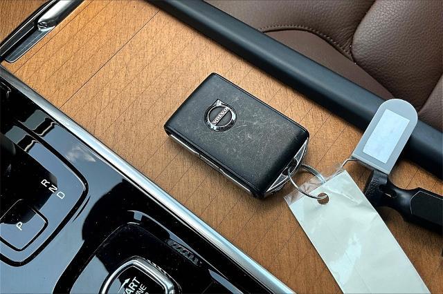 2024 Volvo XC90 Vehicle Photo in Houston, TX 77007