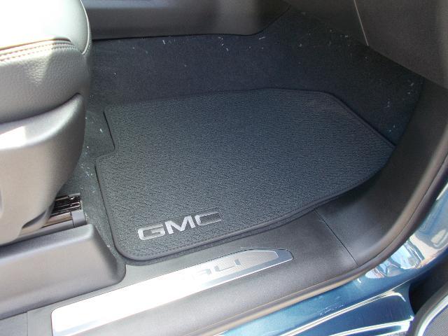 2025 GMC Sierra 2500 HD Vehicle Photo in LOWELL, MA 01852-4336