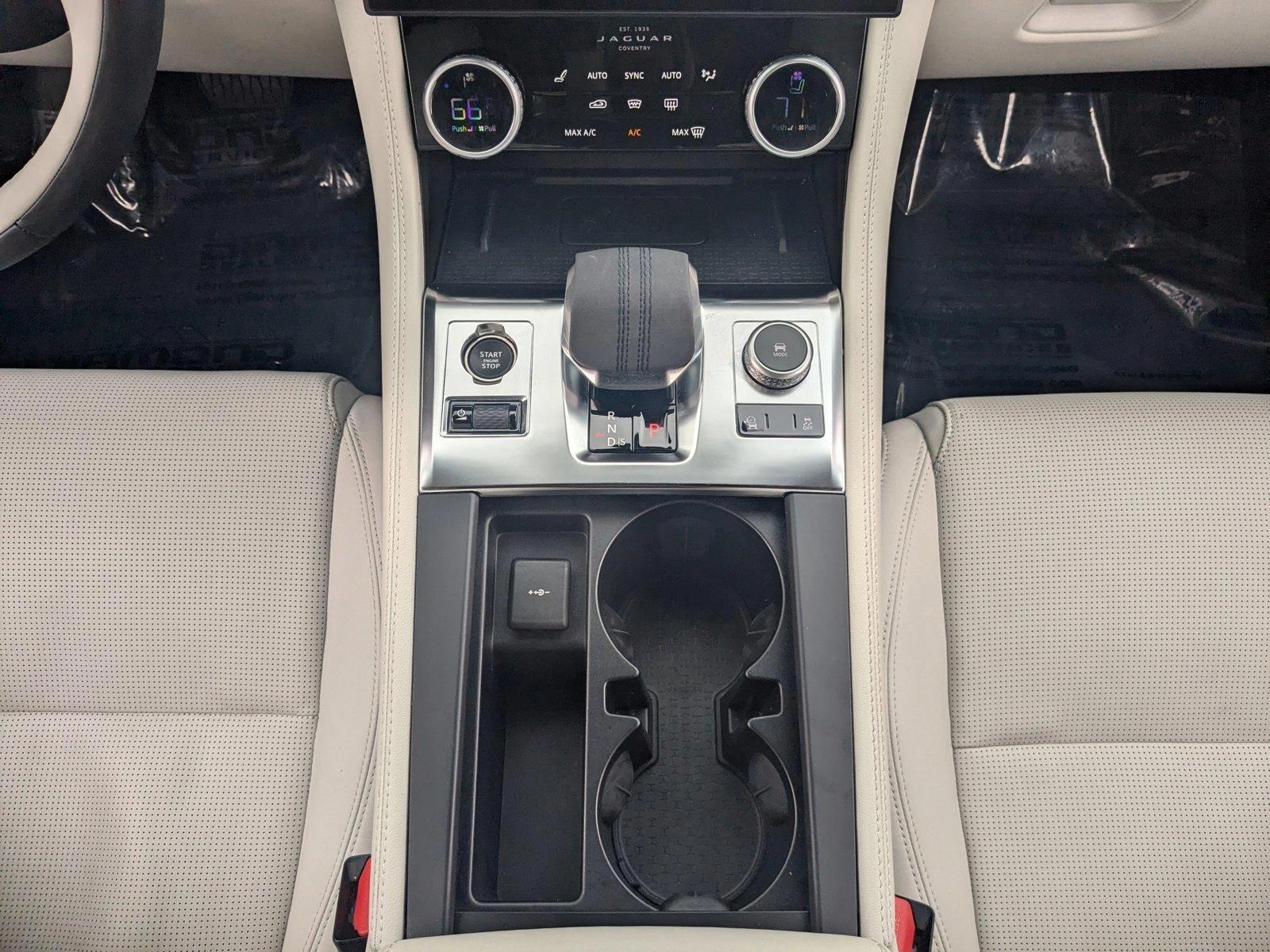 2024 Jaguar F-PACE Vehicle Photo in Cockeysville, MD 21030