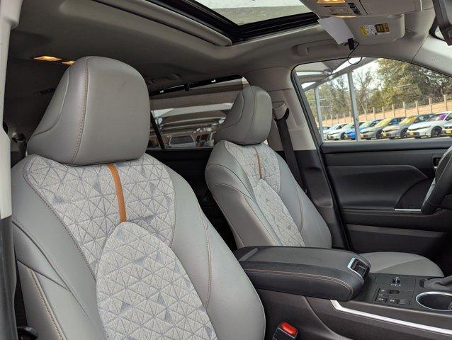 2023 Toyota Highlander Vehicle Photo in San Antonio, TX 78230