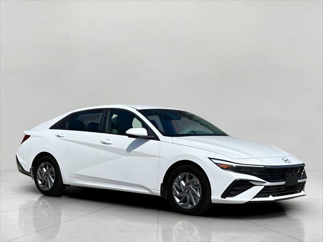 2025 Hyundai ELANTRA Hybrid Vehicle Photo in Green Bay, WI 54304