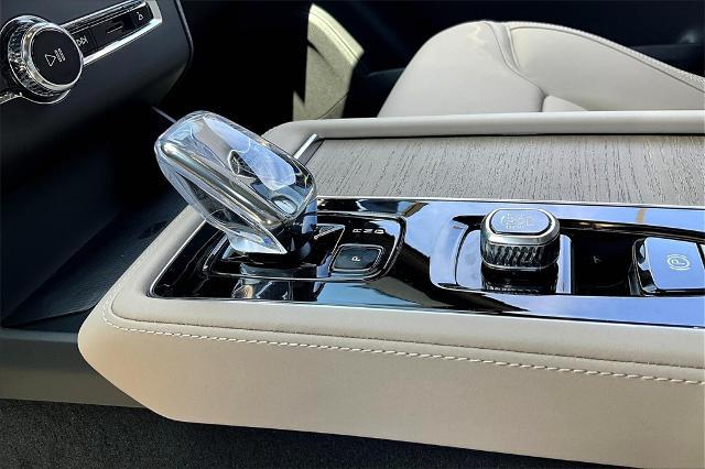 2025 Volvo XC90 Vehicle Photo in Houston, TX 77007