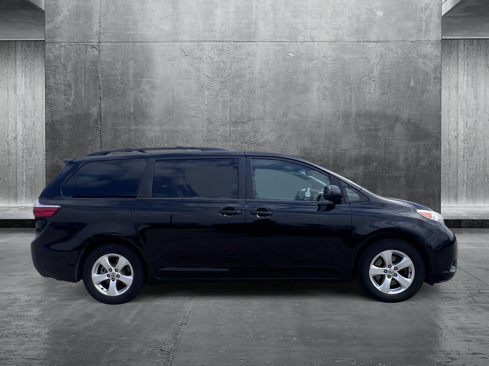2015 Toyota Sienna Vehicle Photo in Santa Clarita, CA 91355