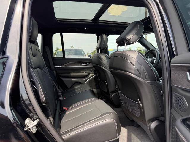 2024 Jeep Grand Cherokee Vehicle Photo in COLUMBIA, MO 65203-3903
