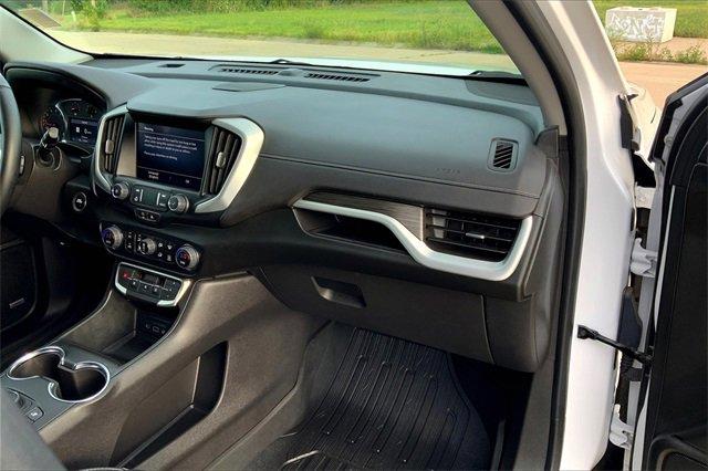 2024 GMC Terrain Vehicle Photo in TOPEKA, KS 66609-0000
