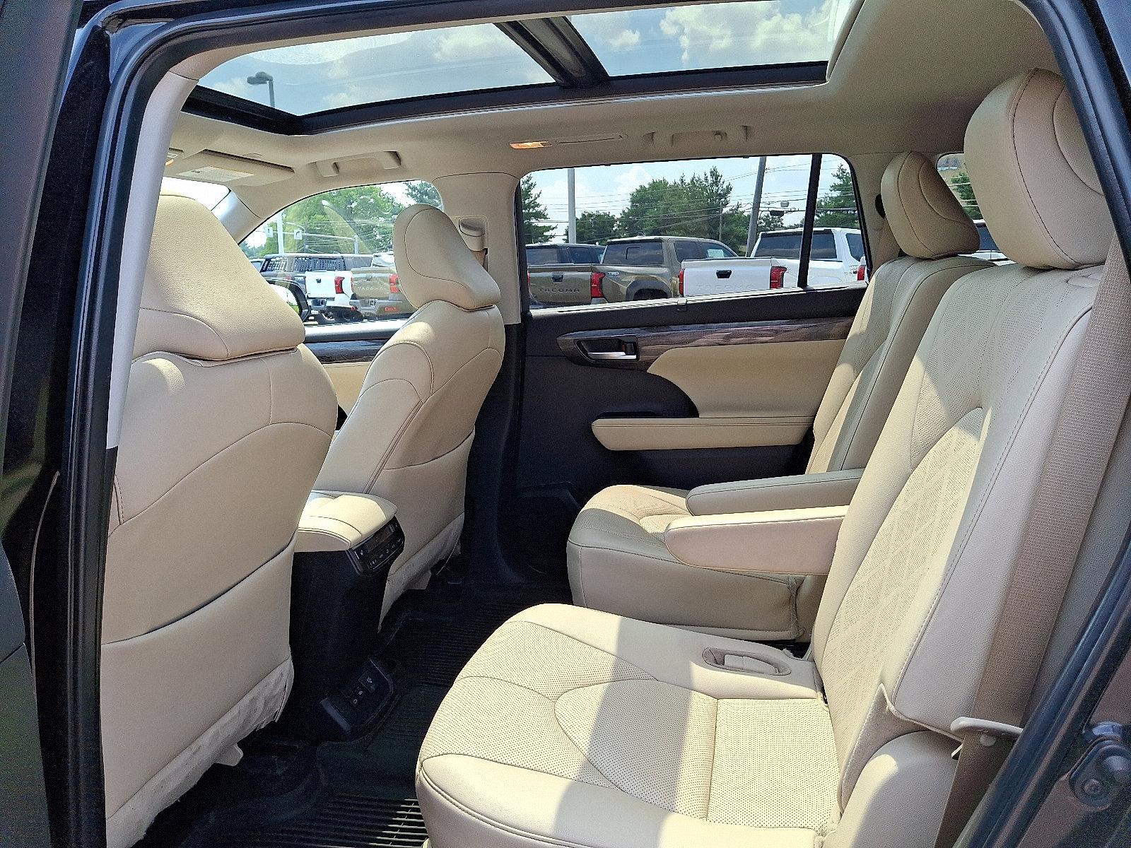 2024 Toyota Highlander Vehicle Photo in Trevose, PA 19053