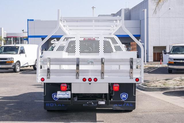 2023 Chevrolet Silverado Chassis Cab Vehicle Photo in VENTURA, CA 93003-8585