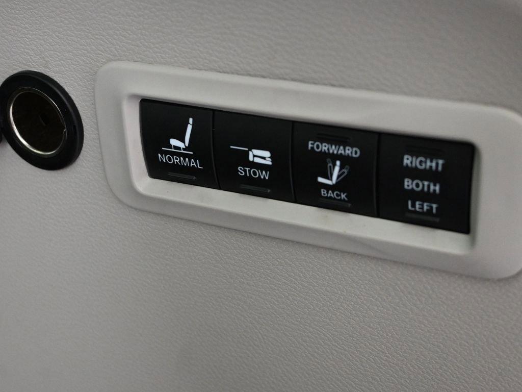 2018 Chrysler Pacifica Vehicle Photo in Marion, IA 52302