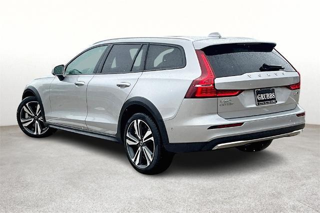 2024 Volvo V60 Cross Country Vehicle Photo in Houston, TX 77007