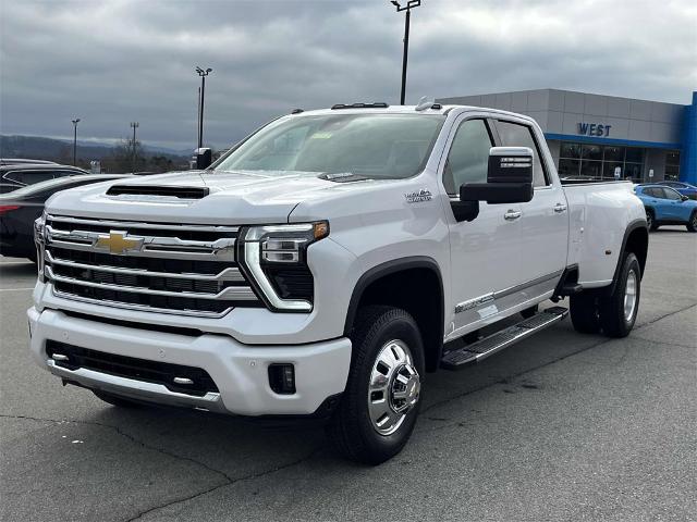 2025 Chevrolet Silverado 3500 HD Vehicle Photo in ALCOA, TN 37701-3235