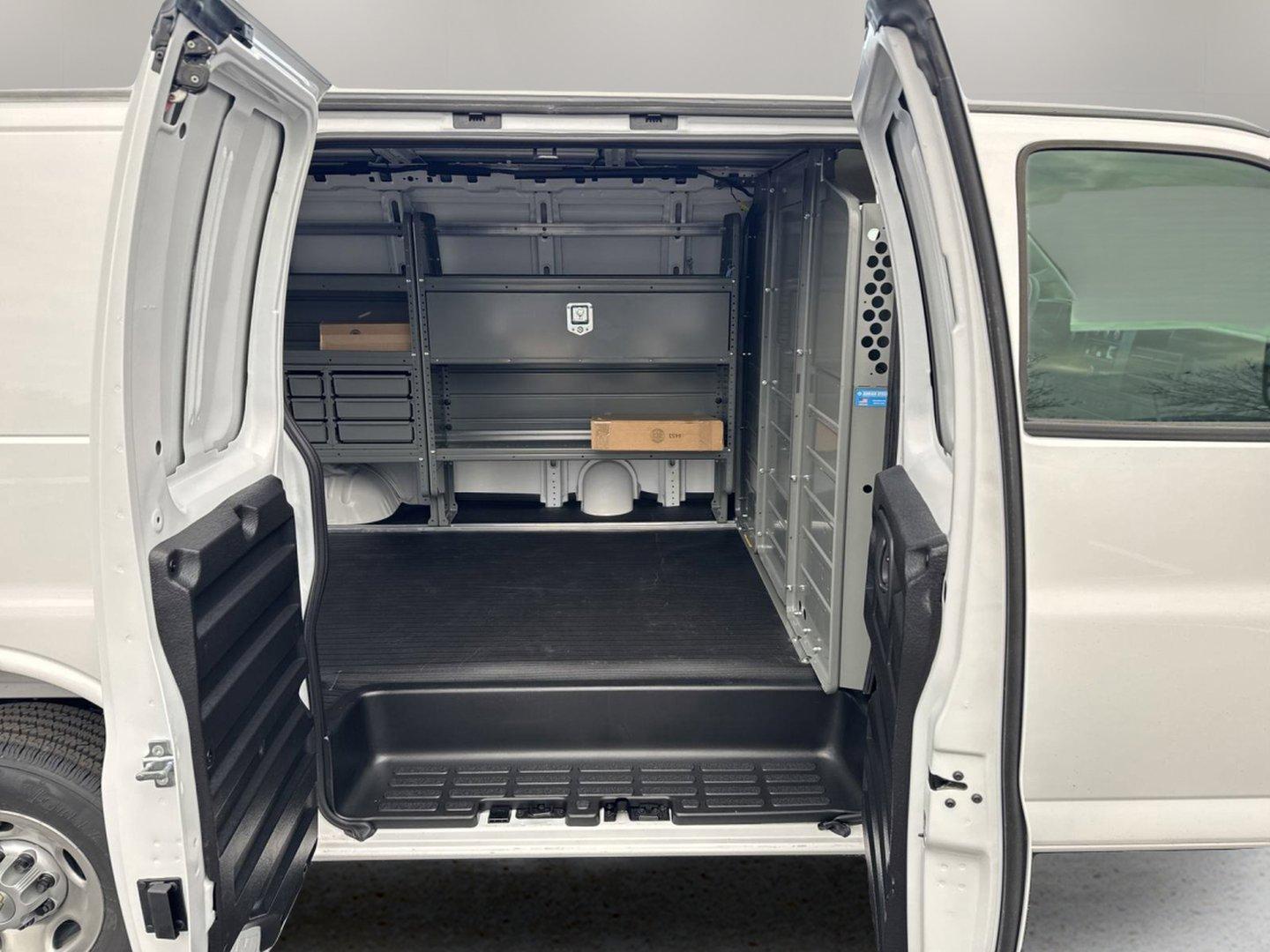 2025 Chevrolet Express Cargo 2500 Vehicle Photo in GEORGETOWN, TX 78626-7508