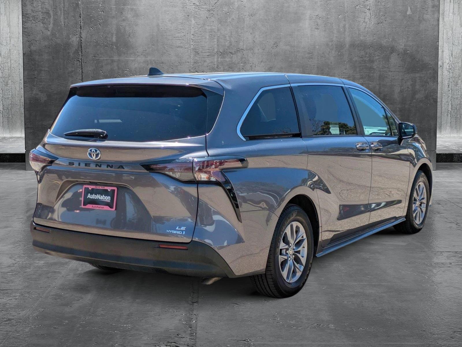2023 Toyota Sienna Vehicle Photo in GOLDEN, CO 80401-3850