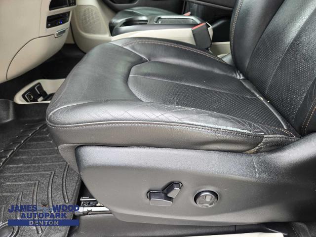 2017 Chrysler Pacifica Vehicle Photo in DENTON, TX 76210-9321