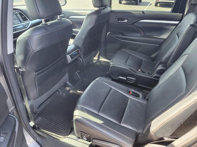 2017 Toyota Highlander Vehicle Photo in GREEN BAY, WI 54304-5303