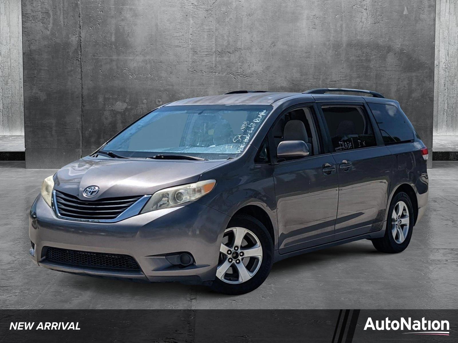 2013 Toyota Sienna Vehicle Photo in Davie, FL 33331