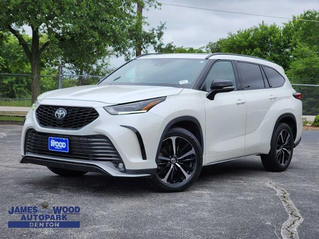 2021 Toyota Highlander Vehicle Photo in DENTON, TX 76210-9321