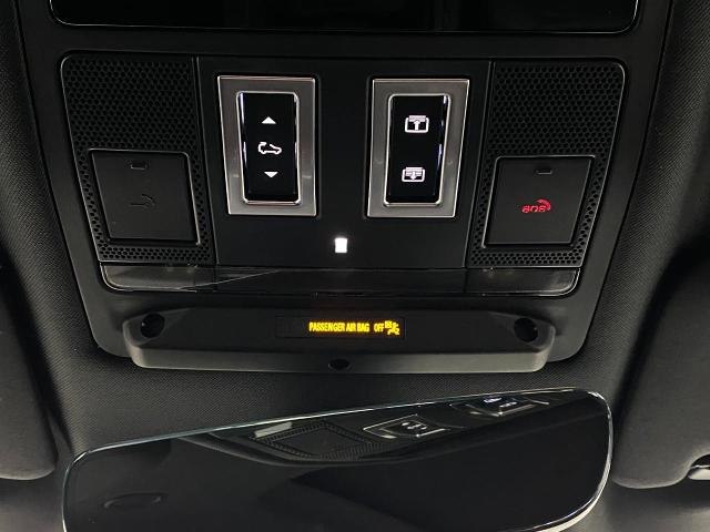 2025 Defender Vehicle Photo in Appleton, WI 54913