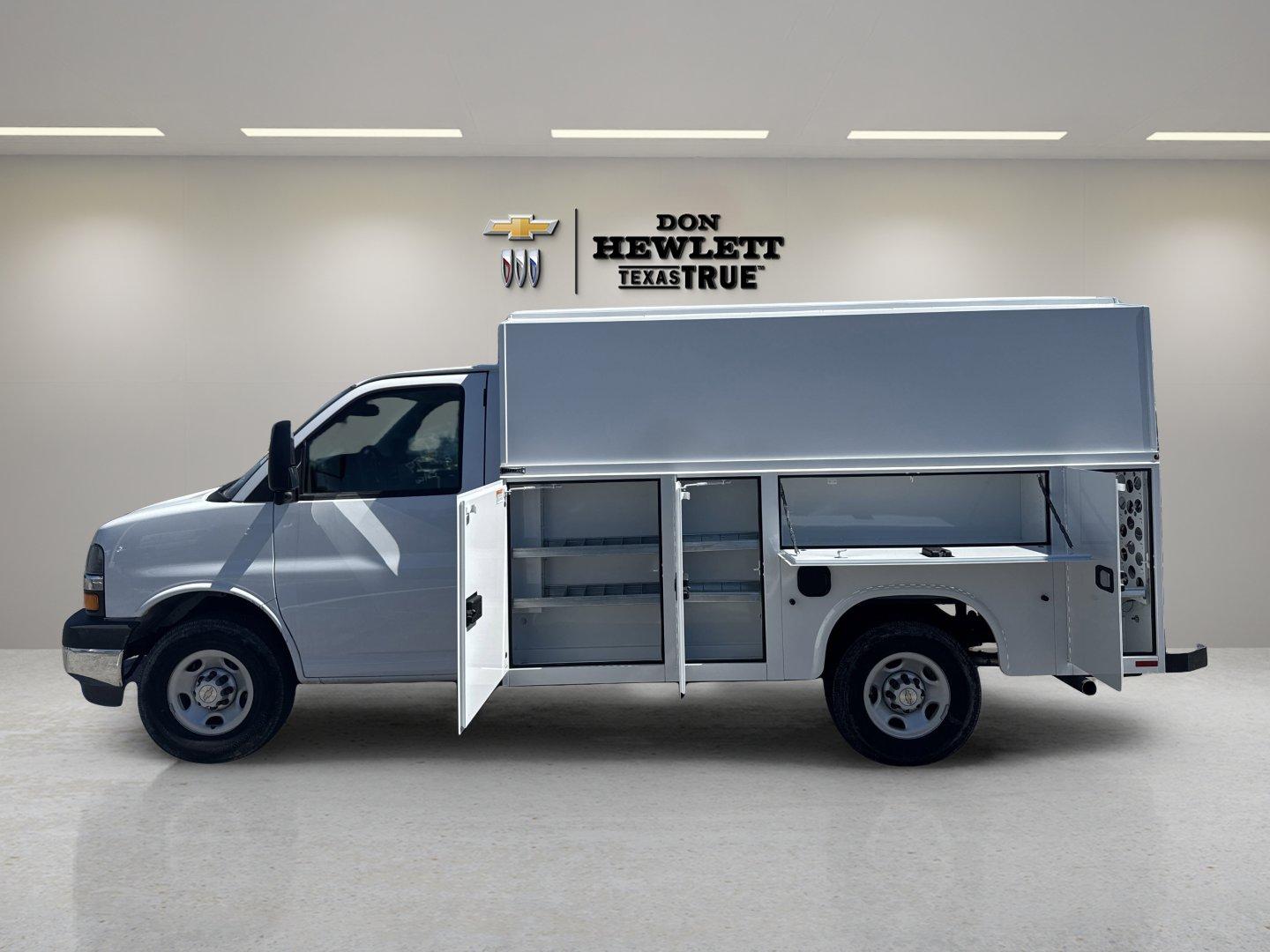 2025 Chevrolet Express Cutaway 3500 Vehicle Photo in GEORGETOWN, TX 78626-7508