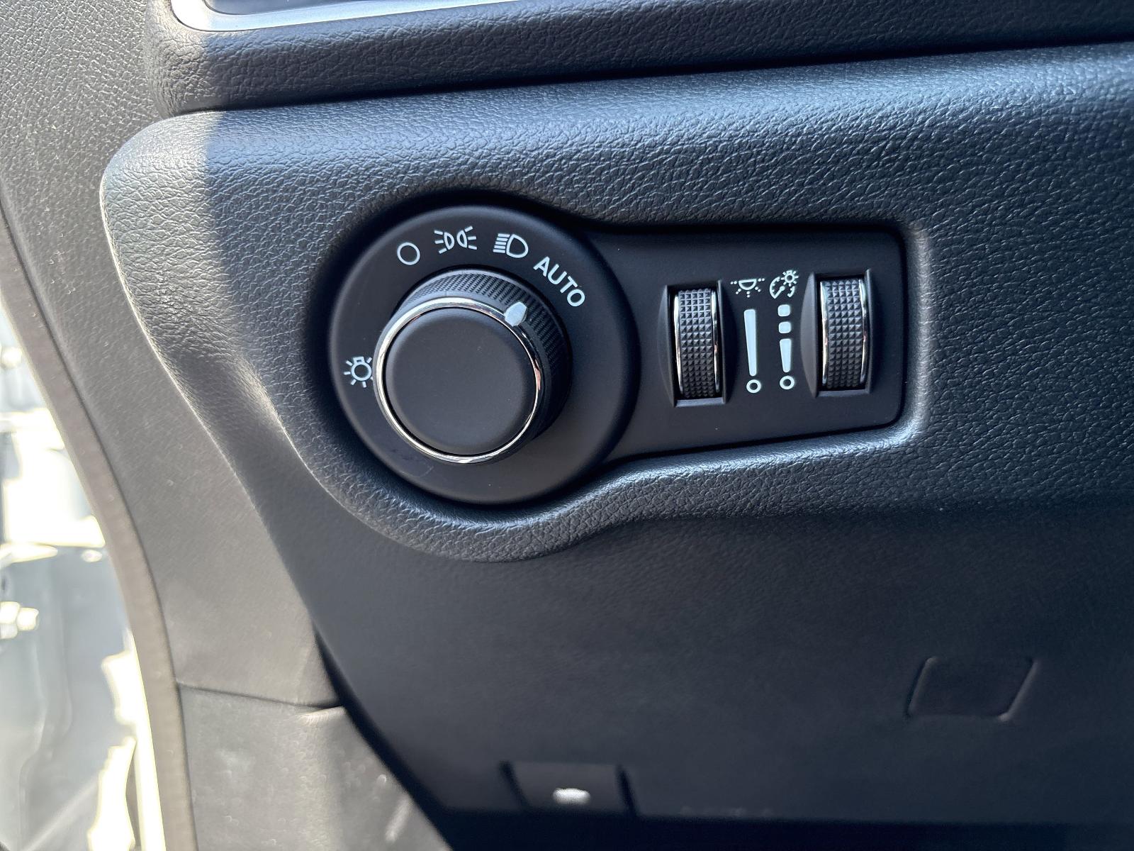 2025 Chrysler Voyager Vehicle Photo in Mechanicsburg, PA 17050-1707