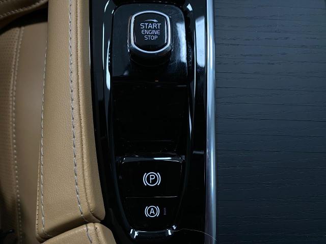 2022 Volvo XC90 Vehicle Photo in Appleton, WI 54913