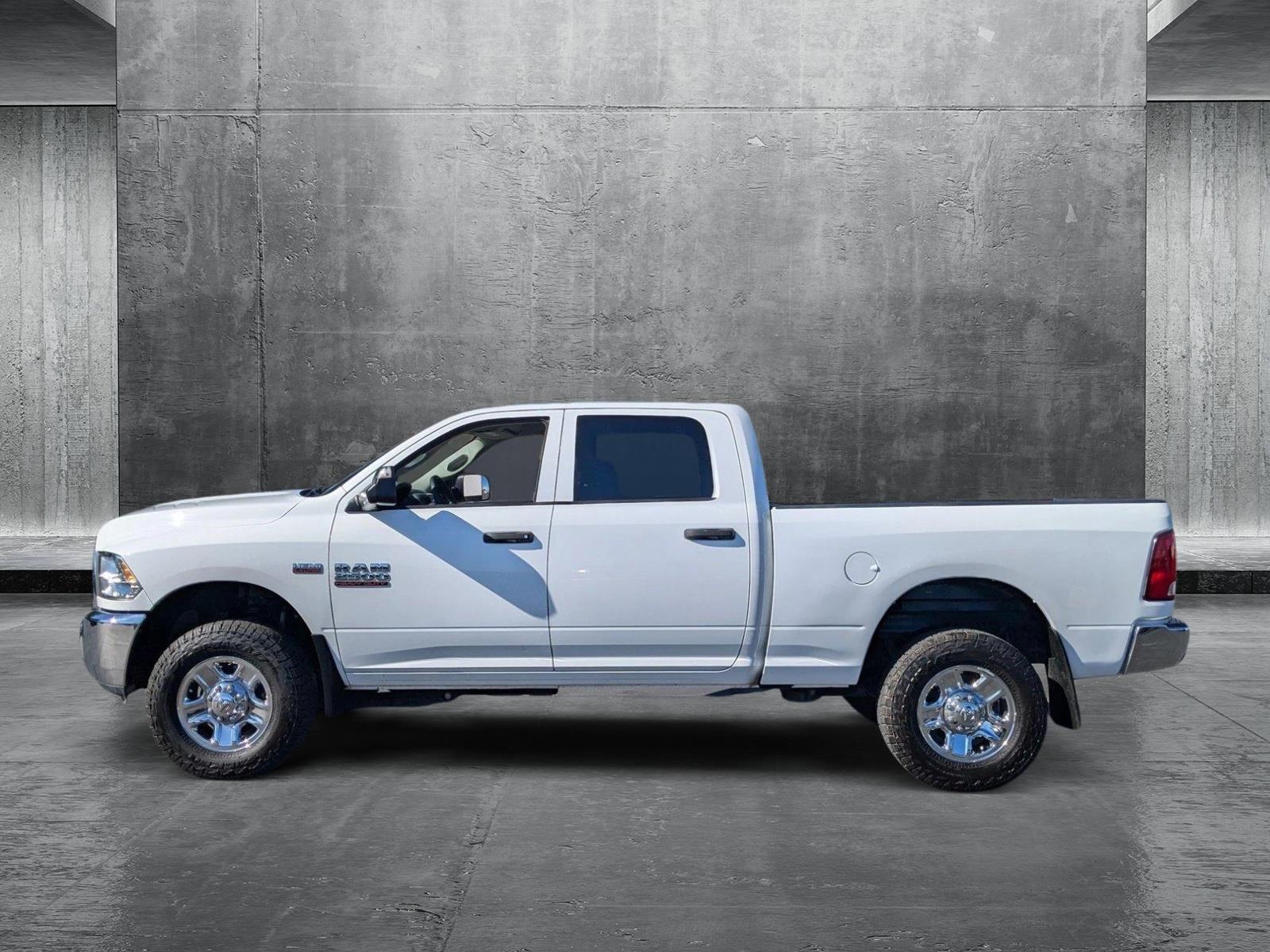 2018 Ram 2500 Vehicle Photo in VALENCIA, CA 91355-1705