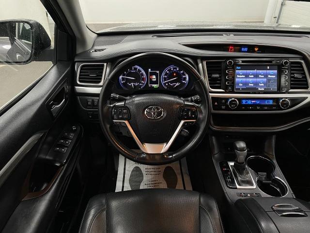 2017 Toyota Highlander Vehicle Photo in Appleton, WI 54913