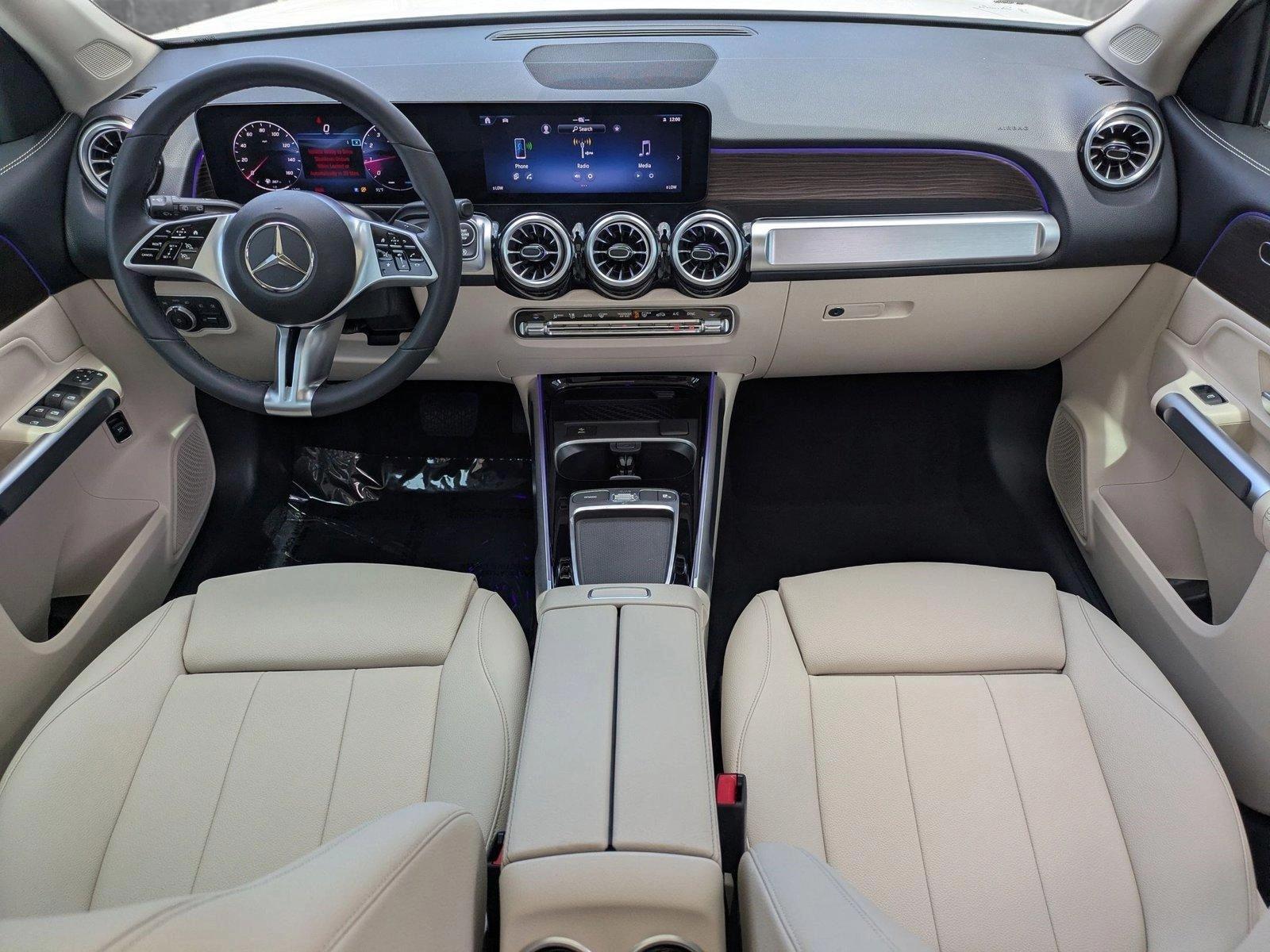 2025 Mercedes-Benz GLB Vehicle Photo in Sarasota, FL 34231