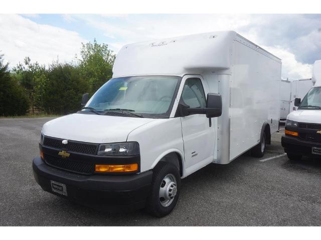 2023 Chevrolet Express Cutaway 4500 Vehicle Photo in ALCOA, TN 37701-3235