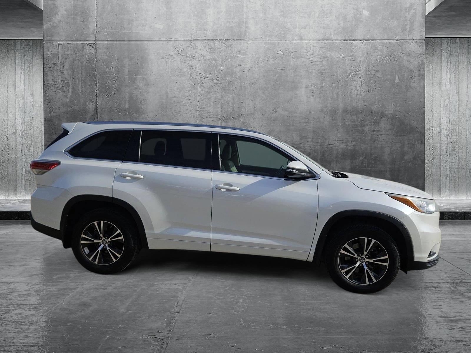 2016 Toyota Highlander Vehicle Photo in NORTH RICHLAND HILLS, TX 76180-7199