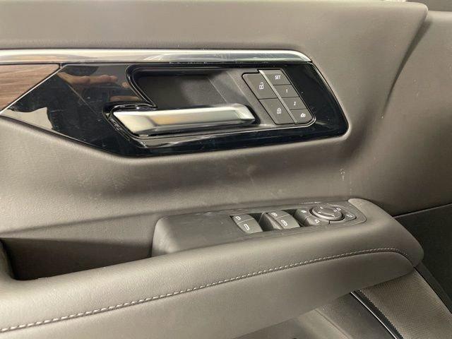 2025 Chevrolet Suburban Vehicle Photo in PHOENIX, AZ 85014-3381