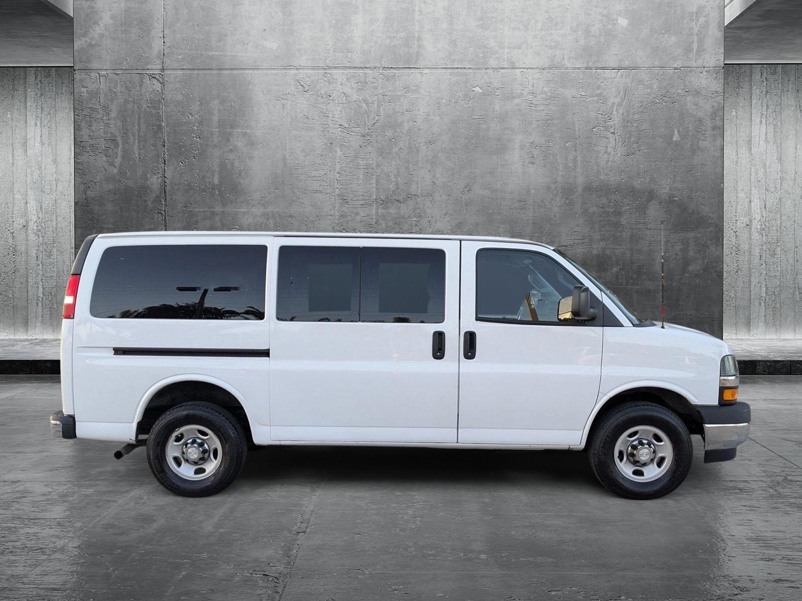 2019 Chevrolet Express Passenger Vehicle Photo in PEMBROKE PINES, FL 33024-6534