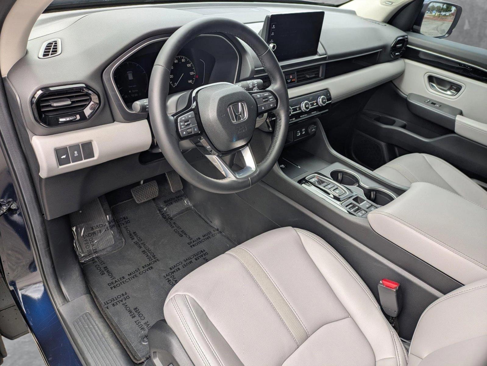 2025 Honda Pilot Vehicle Photo in Valencia, CA 91355-1794