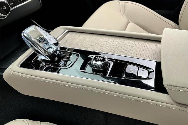 2025 Volvo XC90 Vehicle Photo in Houston, TX 77007