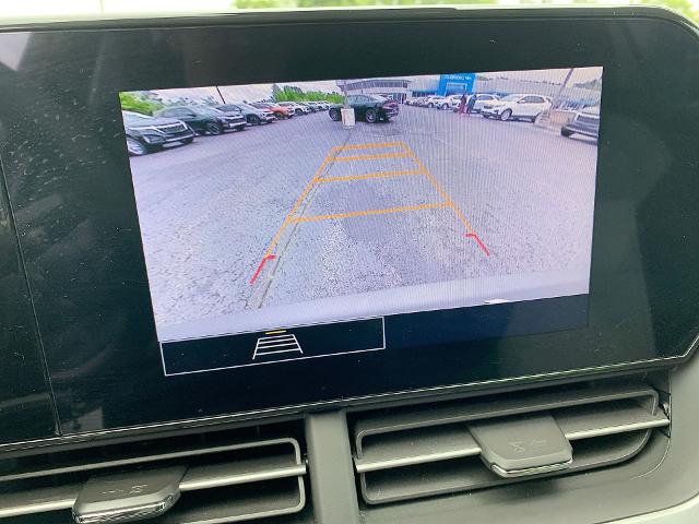 2024 Chevrolet Trax Vehicle Photo in MOON TOWNSHIP, PA 15108-2571