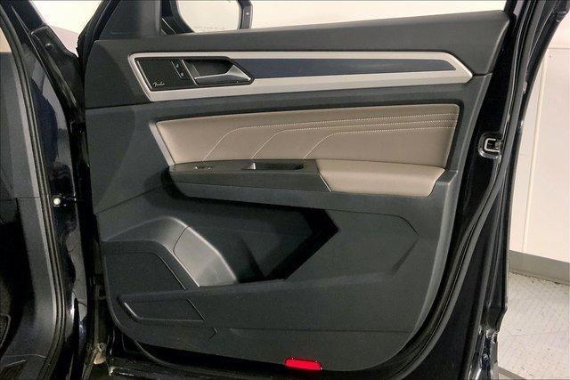 2023 Volkswagen Atlas Vehicle Photo in KANSAS CITY, MO 64114-4502