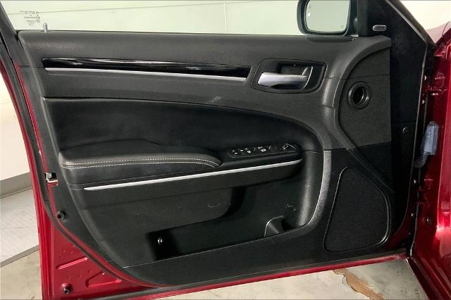 2022 Chrysler 300 Vehicle Photo in Kansas City, MO 64114
