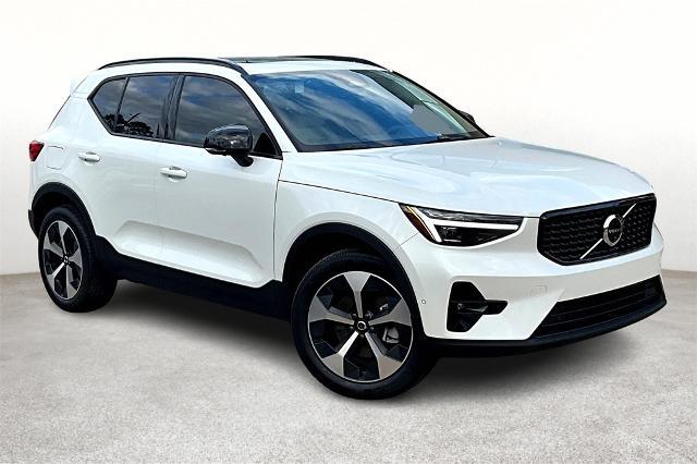2025 Volvo XC40 Vehicle Photo in Houston, TX 77007