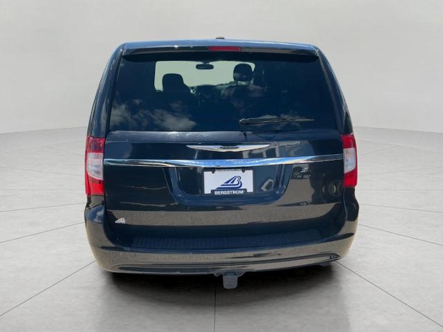 2016 Chrysler Town & Country Vehicle Photo in Kaukauna, WI 54130