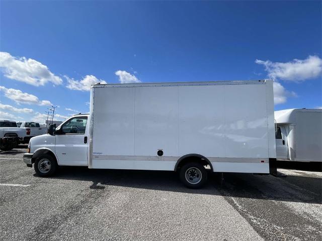 2023 Chevrolet Express Cutaway 3500 Vehicle Photo in ALCOA, TN 37701-3235