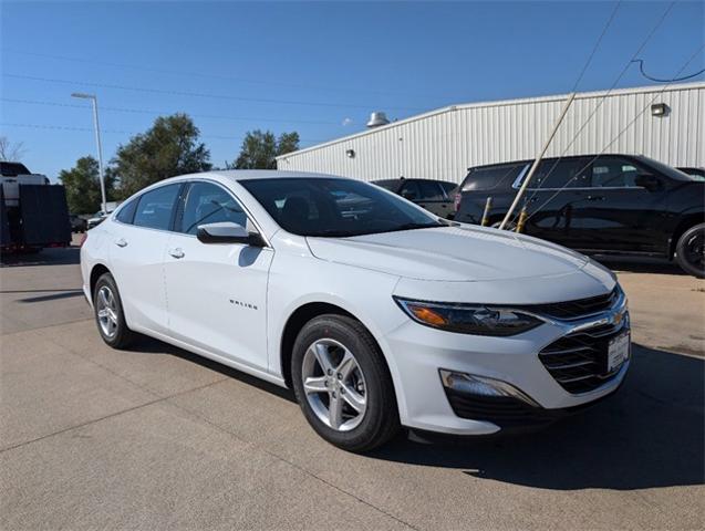 2025 Chevrolet Malibu Vehicle Photo in ENGLEWOOD, CO 80113-6708