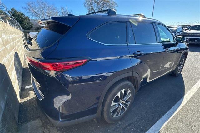 2022 Toyota Highlander Vehicle Photo in ELK GROVE, CA 95757-8703