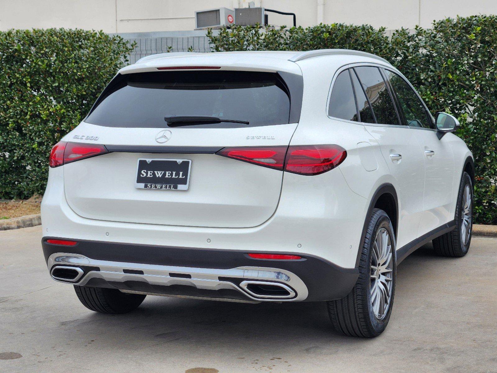 2025 Mercedes-Benz GLC Vehicle Photo in HOUSTON, TX 77079