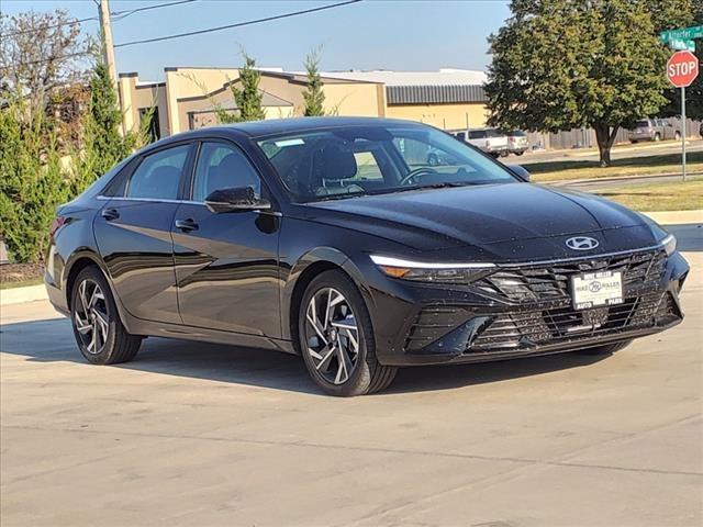 2024 Hyundai ELANTRA Vehicle Photo in Peoria, IL 61615