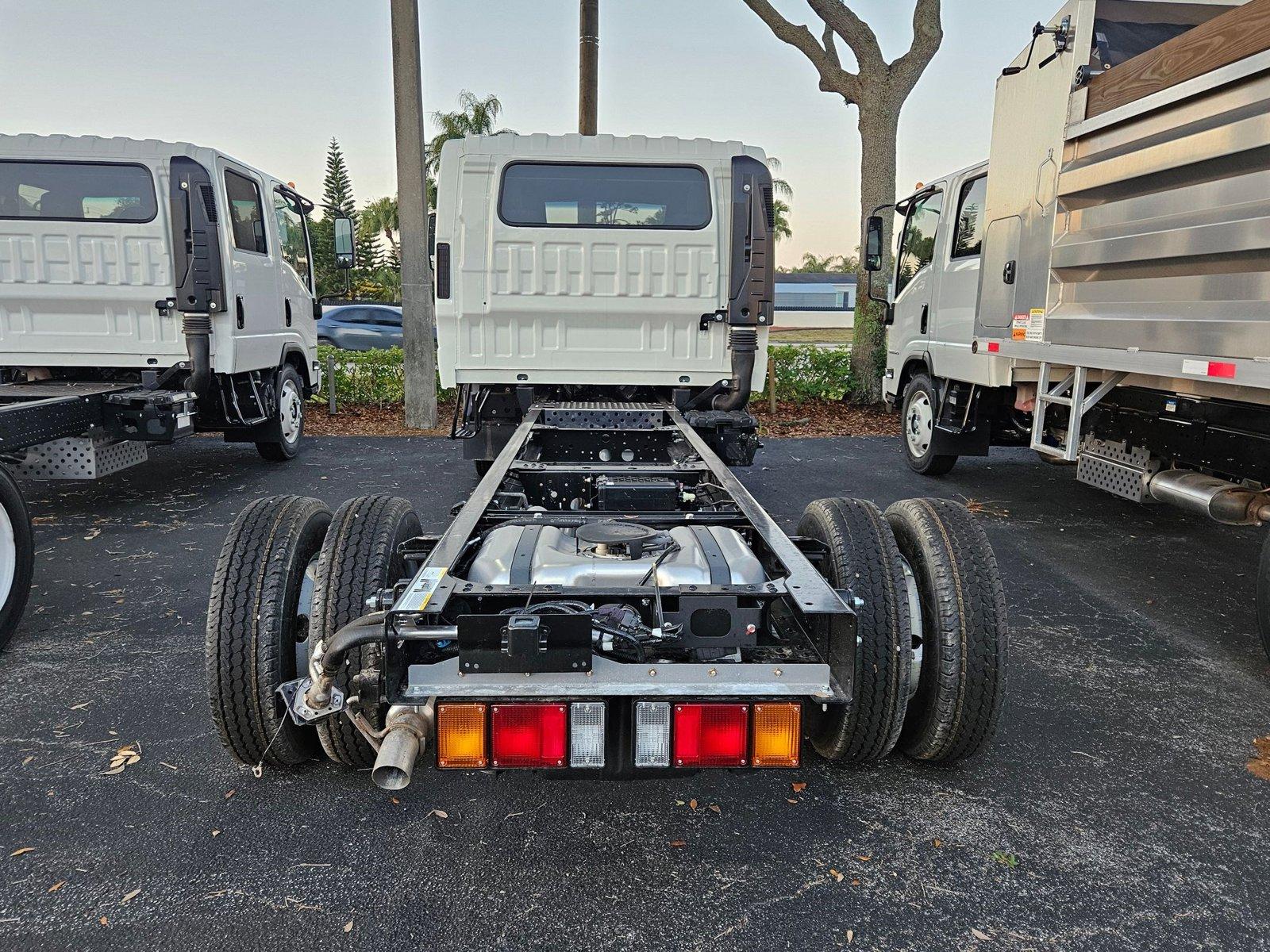 2025 Chevrolet Low Cab Forward 3500 Vehicle Photo in GREENACRES, FL 33463-3207